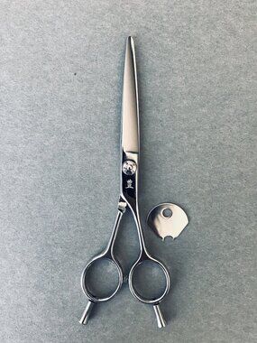 Japanese Hair Scissors  豊 (TOYO) US18 hand crafted in Japan Cobalt Alloys 6.0 in